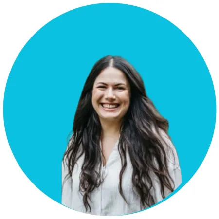 Julia Fessler in blauer Kreisfläche